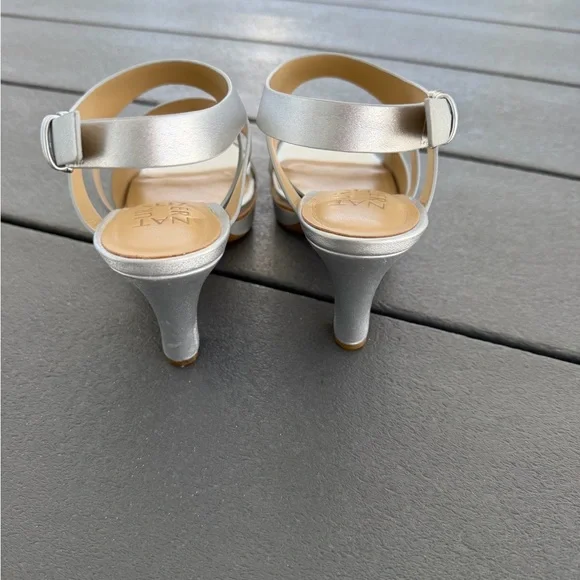 Naturalizer Heels Dee Silver Metallic Strappy Size 7W Wide Slingback - Picture 12 of 16